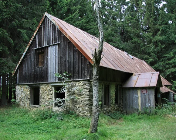 Ein verlassenes Gebäude auf der Bügellohe